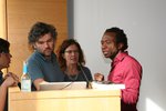 Die Symposiumsreferenten Arne Bunk, Michaela Ott und Enoka Ayemba im Hörsaal der HFBK; Foto: Imke Sommer