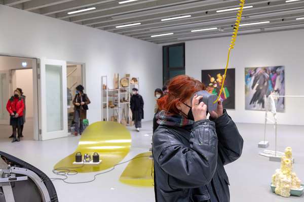 Ausstellungsansicht der HISCOX-Nominierten in der Neubau-Galerie